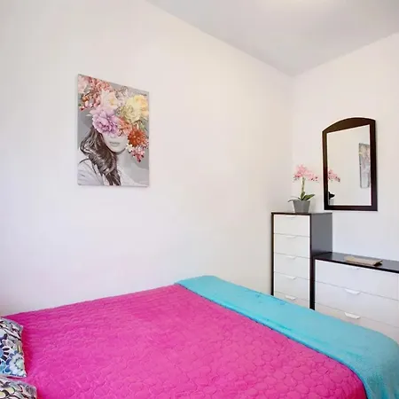 Lovely In 72 M² Near Beaches דירה