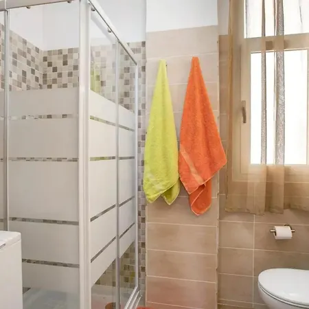 Lovely In 72 M² Near Beaches דירה